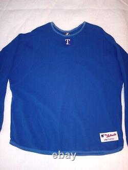 Team-issued Texas Rangers sweatshirt field worn by Ranger HoF